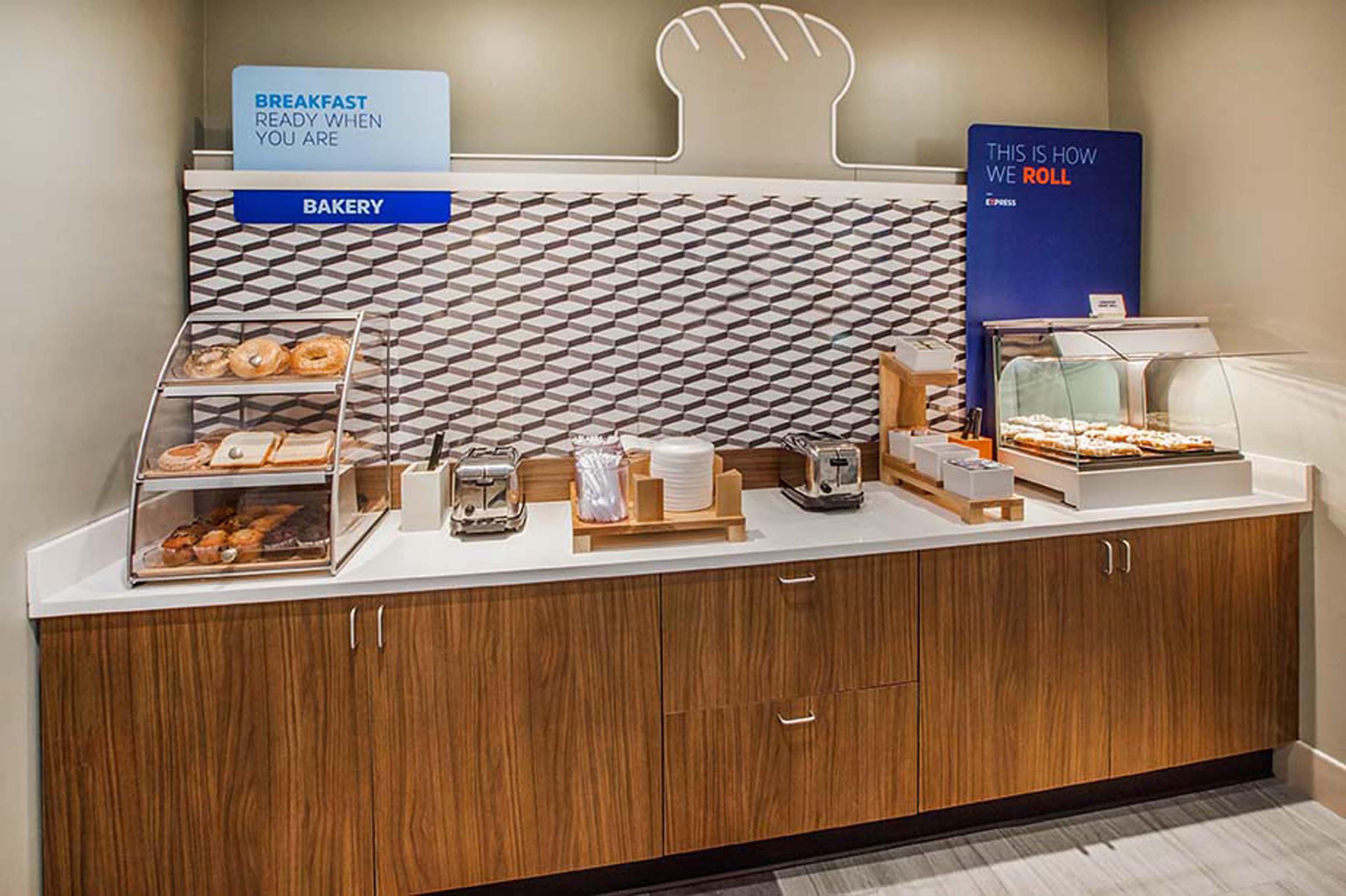 Holiday Inn Express & Suites Eureka By Ihg Dış mekan fotoğraf